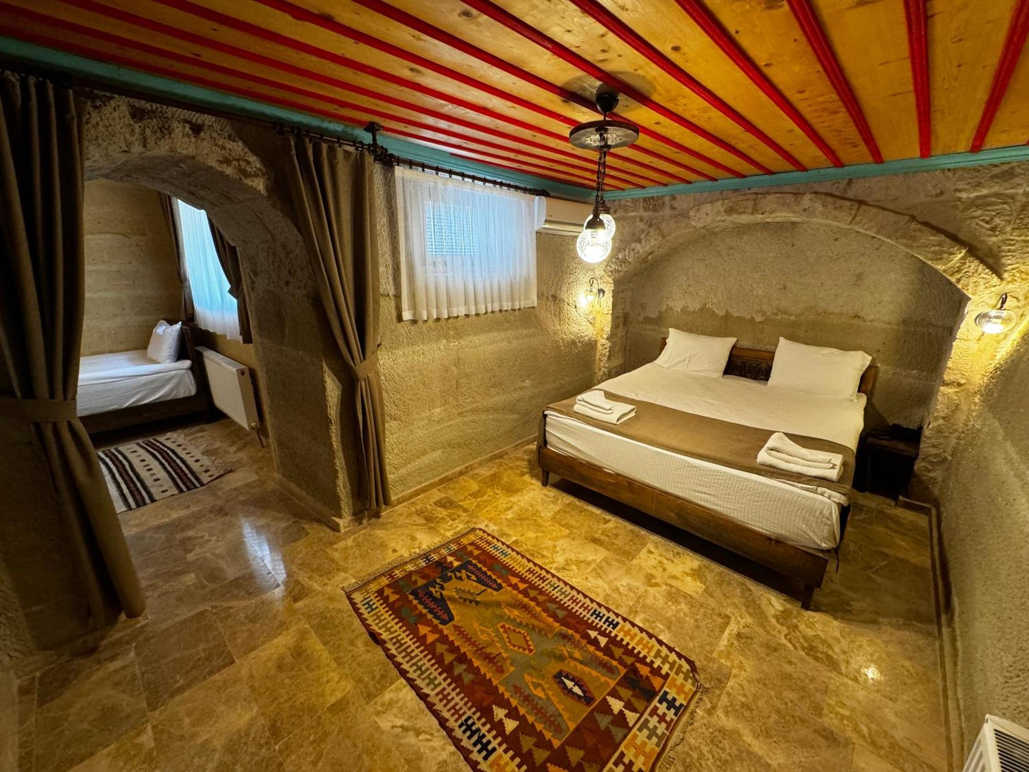 Rustic Caves Hotel Гьореме Екстериор снимка