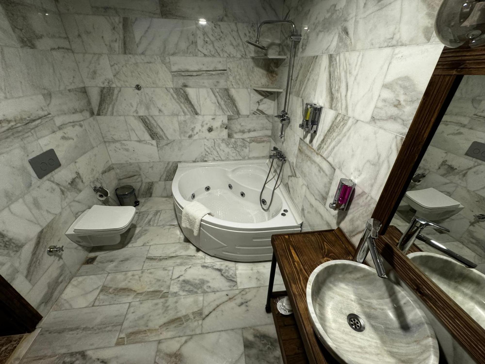 Rustic Caves Hotel Гьореме Екстериор снимка