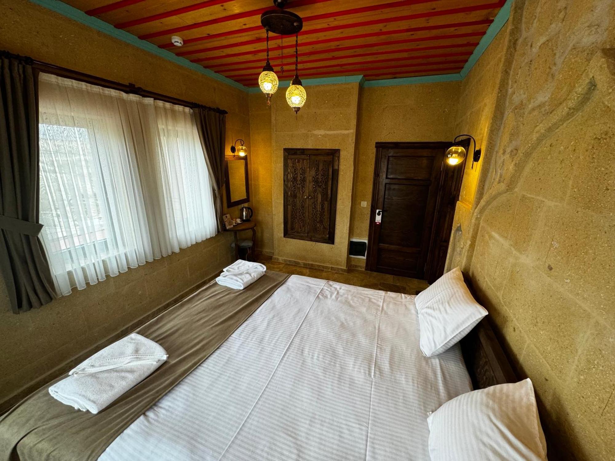 Rustic Caves Hotel Гьореме Екстериор снимка
